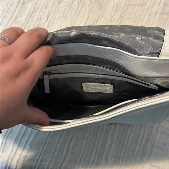 Juicy Couture White Bag with Gold Detail - Picture 7 of 9